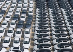 Pasauli pārpludina Ķīnas benzīna automobiļi, kas šajā valstī vairs nevienam nav vajadzīgi