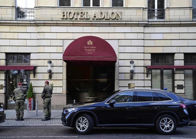 Zelenskis, Vitkofs un Kušners ieradušies uz sarunām Berlīnē