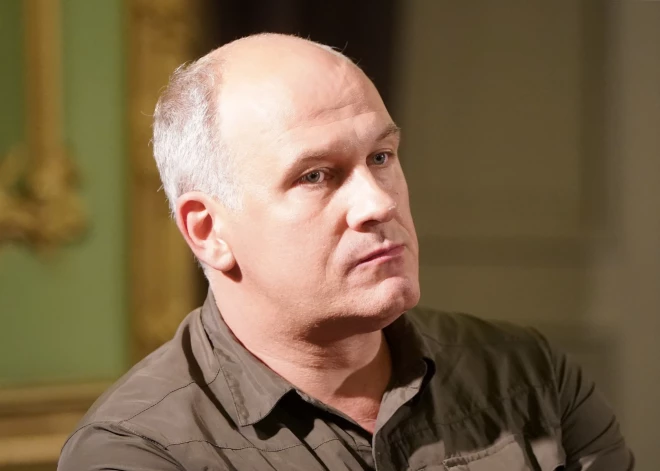 Kāds uzdodas par Andri Keišu – aktieris brīdina par viltus ziņām viņa vārdā