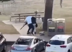 VIDEO: drosmīgs garāmgājējs Austrālijas apšaudē atbruņo uzbrucēju