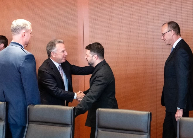 Zelenskis Berlīnē uzsāk sarunas ar ASV pārstāvjiem par kara izbeigšanu