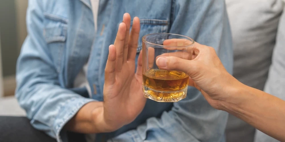 В Латвии за год умерли более 200 человек из-за болезней печени, вызванных алкоголем.