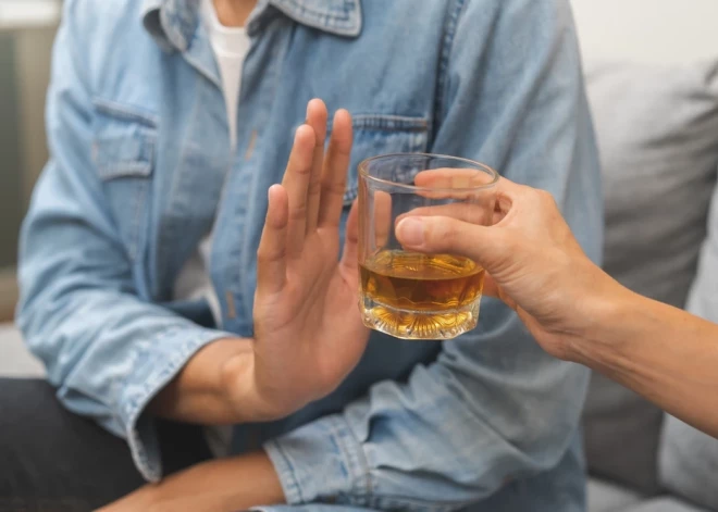 Эксперт: "Нам как обществу нужно учиться праздновать без алкоголя и жить без него"