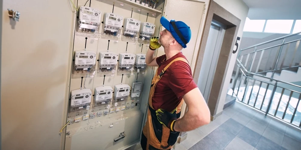 Почему электричество в Европе такое дорогое? У Еврокомиссии появился план, как это исправить.