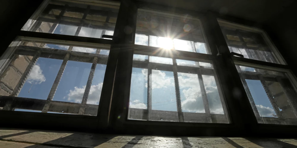 Karantīnas periodā nenotiks ieslodzīto pārvietošana uz citām ieslodzījuma vietām, izņemot drošības apsvērumu gadījumus un pārvietošanu uz Latvijas Cietumu slimnīcu. 