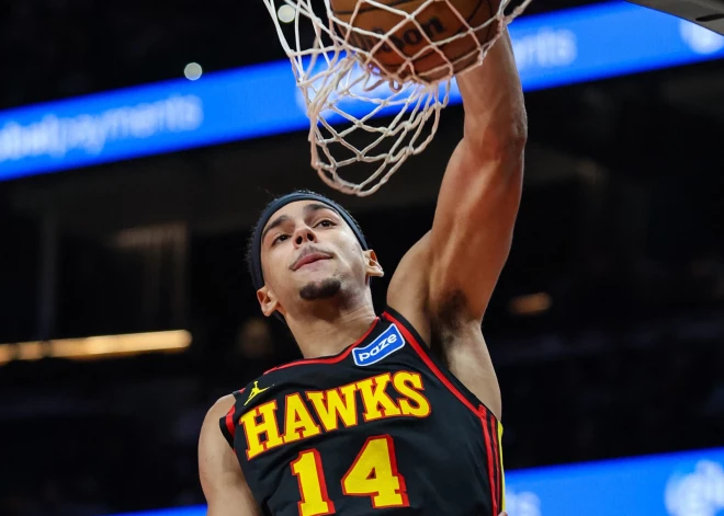 Porziņģa pārstāvētā "Hawks" pārspēj "76ers" komandu
