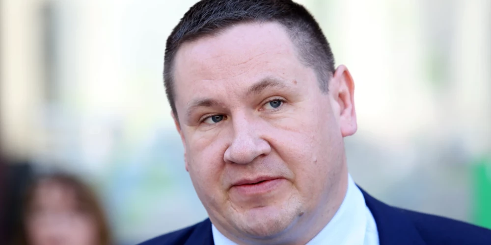 Эгил Хелманис в установленный срок не заполнил анкету, необходимую для получения допуска к государственной тайне.