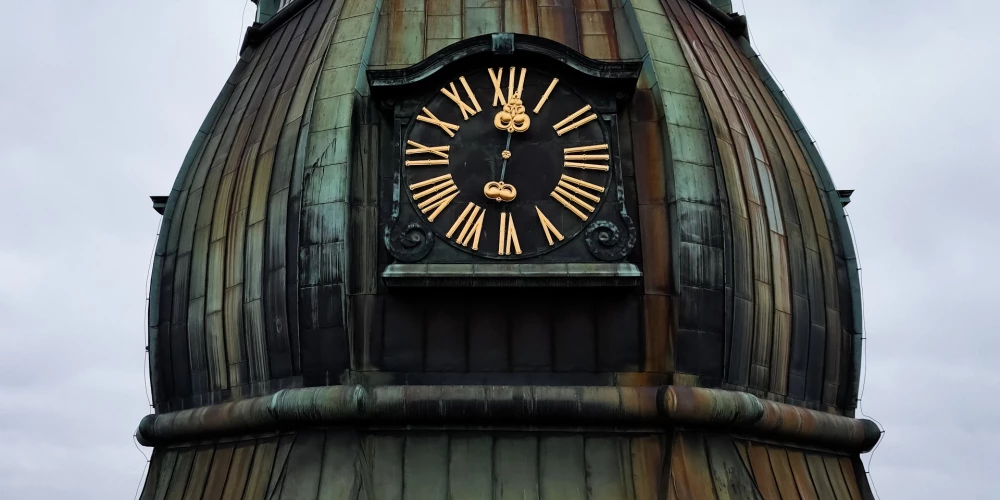 Rīgas Svētā Pētera baznīcas pulkstenis bija pirmais publiskais laika rādītājs Rīgā.