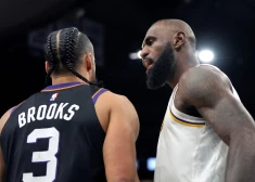 Losandželosas "Lakers" veic nozīmīgu izrāvienu un asumiem bagātā spēlē pārspēj "Suns"