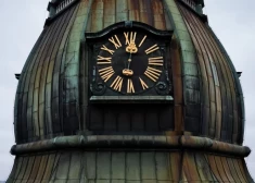 Главные часы Риги вернулись: на башне Святого Петра снова точное время