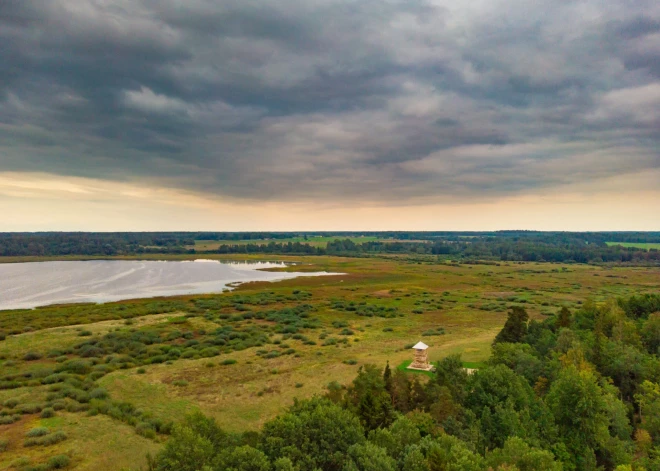 Izstrādāts jauns dabas aizsardzības plāns Burtnieka ezera pļavām