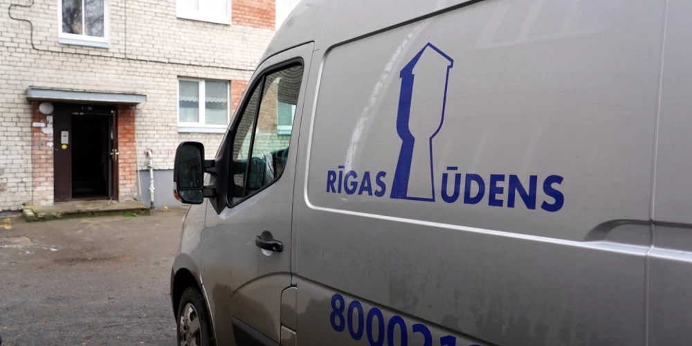 “Rīgas ūdens” aicina iedzīvotājus būt piesardzīgiem krāpnieku zvanu dēļ. 