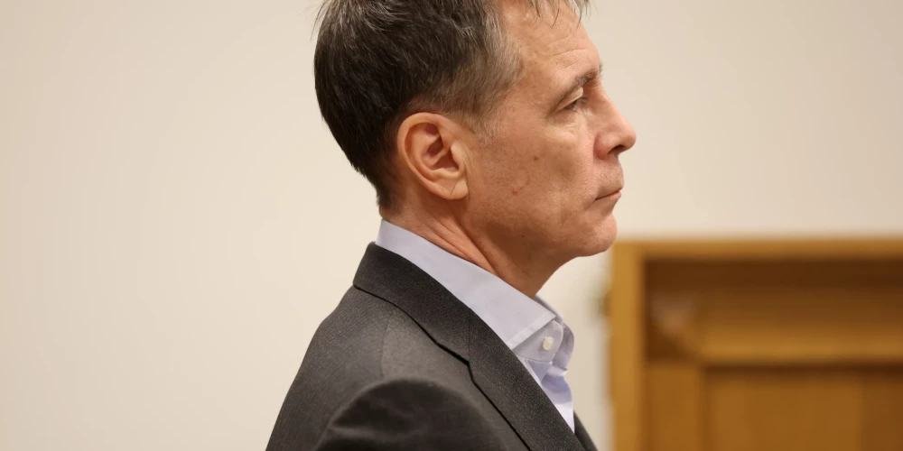 Apsūdzētais VAS "Latvijas dzelzceļš" bijušais valdes priekšsēdētājs Uģis Magonis Rīgas apgabaltiesas sēdē.