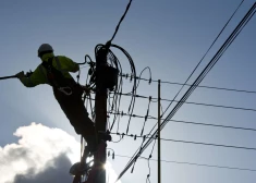 Elektrības cena Latvijā piedzīvojusi strauju lejupslīdi - pagājušajā nedēļā tā samazinājās par 45%