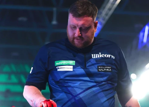 Kamerūna Menzija roka bija asinīs pēc dusmu izvirduma.