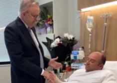 "Ahmed, tu esi varonis..." Austrālijas premjers slimnīcā apciemo vīru, kurš Sidnejas slaktiņā apturēja vienu no šāvējiem