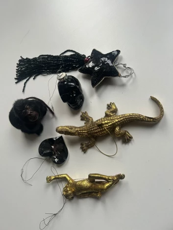 Māksliniecei Elitai Patmalniecei nav viena vienīga mīļākā eglītes rotājuma – katru gadu tas ir cits.