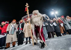 ФОТО: шишки как валюта, 144 елки и пряничный автобус - Вильнюс грандиозно провел "Рождество перед Рождеством"