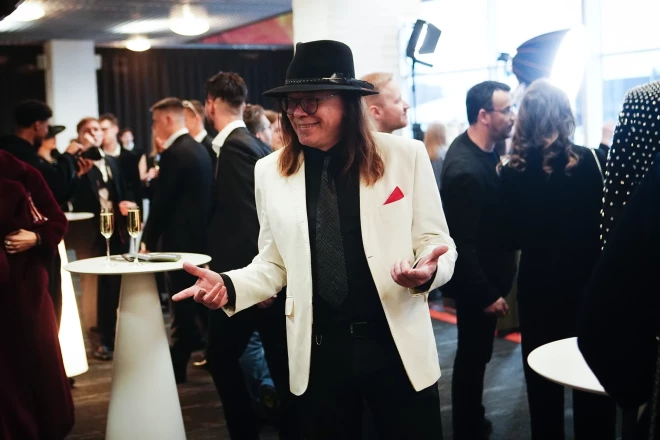 “Kādreiz jau ienāk prātā doma, ka forši būtu iemīlēties. Bet pēc tam, kad atceries, johaidī, tas taču prasa tik daudz laika un darba.”