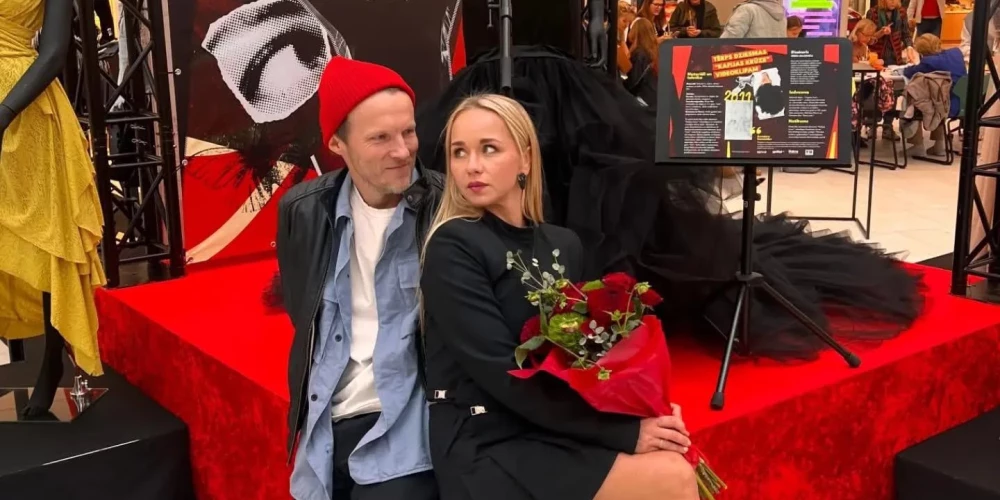 Laiski skatīties "Viens pats mājās", greznot egli Instrumentu dziesmas pavadībā un uzstāties tikai “par miljonu” – tā svētkiem kopā ar sievu dziedātāju Aiju Andrejevu-Aišpuri noskaņojas mūziķis Jānis Aišpurs.