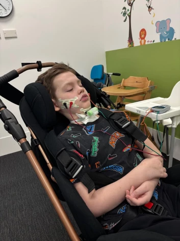 Rūdolfs Magurs ir zēns ar spēcīgu raksturu un gribasspēku kļūt pēc iespējas patstāvīgākam.