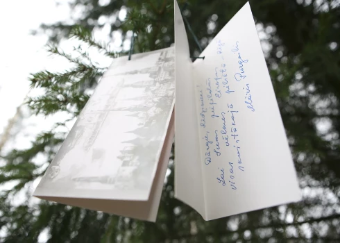 Открытка становится редкостью...