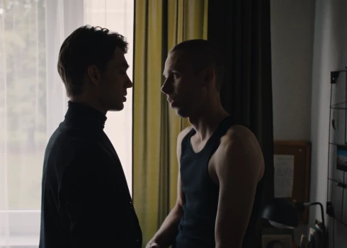 Filma stāsta par jaunu vīrieti, kurš iefiltrējas radikālā neonacistu grupējumā, lai atrastu sava puiša – LGBT+ aktīvista – slepkavu.