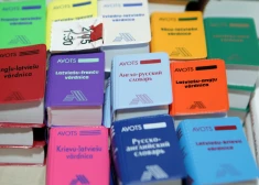 Svešvalodas centralizēto eksāmenu varēs aizstāt ar vairākiem starptautiskiem testiem