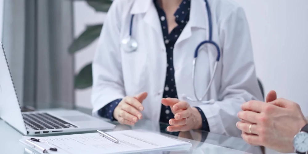 Latvijā mediķu atalgojums joprojām ir aktuāla tēma, un šogad tas īpaši aktualizējies pēc portālā "puaro.lv" publicētajām 300 lielāko algu datiem.