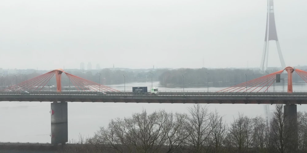 Tuvākā diennakts paies bez lieliem nokrišņiem.