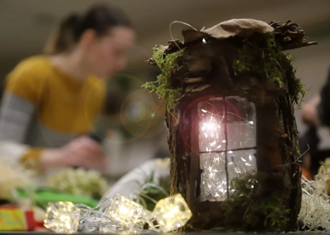 Par godu "Sadarbnīcas" pirmā darbības gada jubilejai sarīkota svētku dekoru un dāvanu saiņošanas meistarklase, kur apmeklētājiem bija iespēja, izmantojot dabas materiālus, radīt gan īpašus svētku dekorus mājai, gan svētku galda noformējumu.