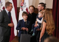 Sirsnīgs pieredzes stāsts par Babru ģimeni, kura pēc desmit gadiem Norvēģijā ir atgriezusies Latvijā un radusi mājas Ikšķilē