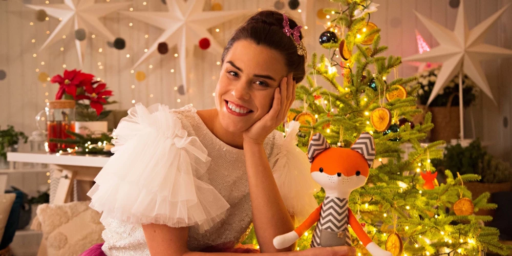 Tutai kopā ar Lapsiņu pavisam noteikti ir jāatkārto Ziemassvētku dziesmiņa, ko dziedāt pie eglītes.