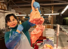 Ziemassvētku cienasta, produktu un našķu cenas Rīgas Centrāltirgū. FOTO;VIDEO