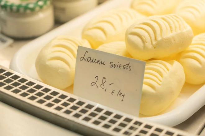 Lai uz svētku galda būtu gards lauku sviests, plaš ir jātver maciņš.