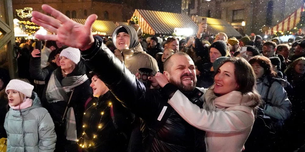 Диджеи и перформансы украсят празднование Нового года в Старой Риге.