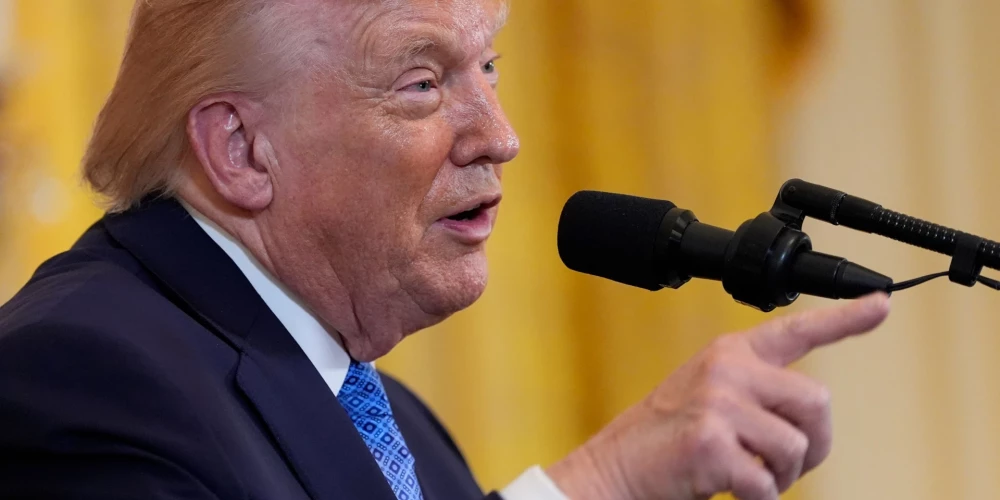 ASV prezidents Donalds Tramps nekautrējas pat traģiskus notikumus pārvērst savā reklāmā vai politisko rēķinu kārtošanā (foto: Scanpix / AP)