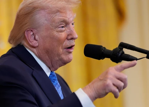 ASV prezidents Donalds Tramps nekautrējas pat traģiskus notikumus pārvērst savā reklāmā vai politisko rēķinu kārtošanā (foto: Scanpix / AP)