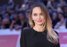 "Мои шрамы объединяют меня со многими": Джоли поддержала женщин своим примером