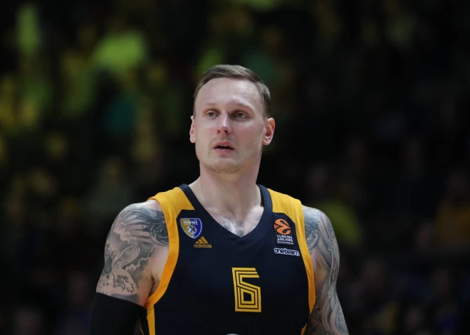 "Его сын плачет, мальчик все время вспоминает папу": что происходит в деле Яниса Тиммы спустя год после его смерти