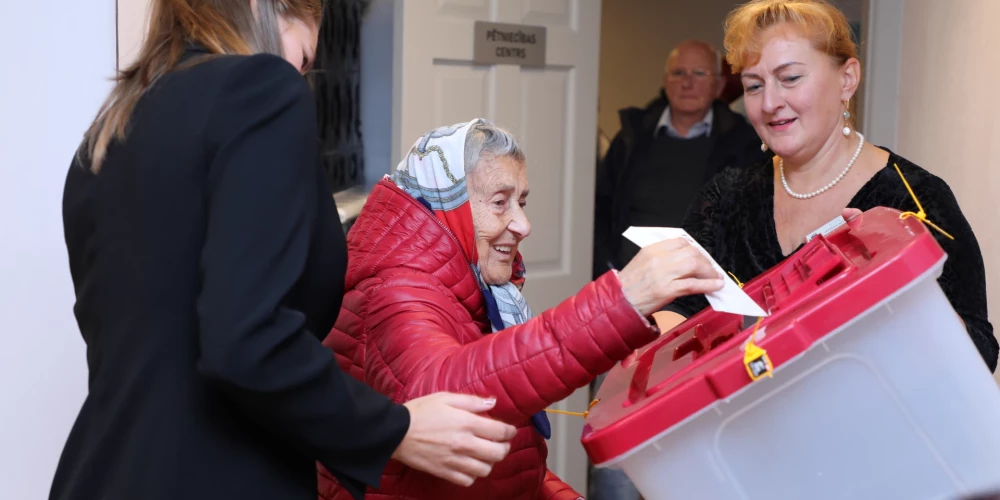 Выборы в Сейм состоятся в начале октября следующего года.