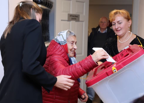Выборы в Сейм состоятся в начале октября следующего года.