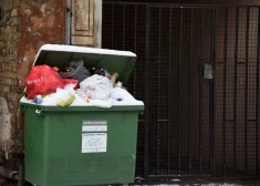 Vēl viens sitiens pa maciņu: janvārī pieaugs tarifi par nešķirotu sadzīves atkritumu nodošanu poligonos