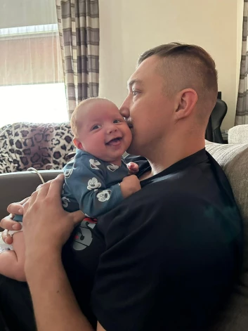 Artūrs ar dēlu Hugo. Amanda atzīst, ka bērni bija Artūra lielākais stimuls dzīvē.