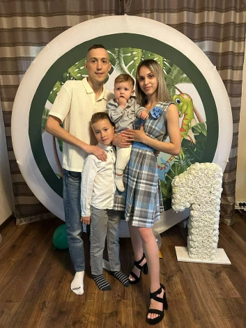 Artūrs kopā ar ģimeni. Amanda atzīst, ka Artūrs vēlējās, lai viņu atceras kā jautru cilvēku.