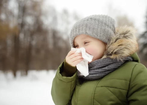 Gripas epidēmija uzņem apgriezienus: īpaši apdraudēti bērni un seniori.