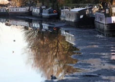 Neatnāca pakaļ savām meitām: Anglijā kanālā atrasta mirusi Latvijas pilsone