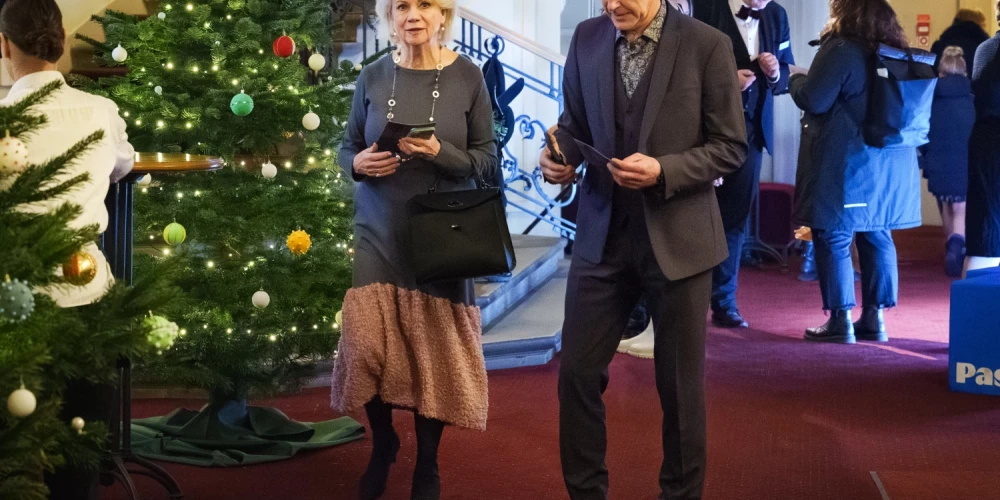 “Pastkartes Ziemassvētkos” pirmizrāde.