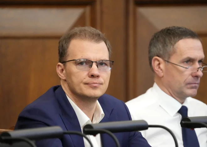 Valdošā koalīcija nav mirusi, bet ir komā, pauž deputāts