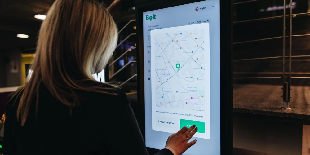 Установленные Bolt экраны самообслуживания TapBox будут размещены у выходов из залов прилета E и C в аэропорту Риги.